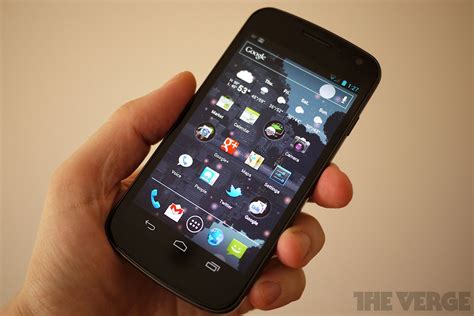 Apple seeks to ban Samsung's Galaxy Nexus, but it's really going after ...