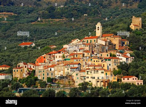 Bergdorf Torrazza, Riviera dei Fiori, Ligurien, Italien Stock Photo - Alamy