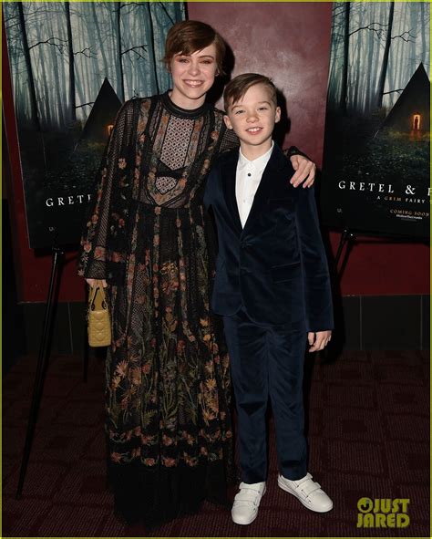 The Stars of 'It' Reunite to Support Sophia Lillis! | Photo 1284614 ...