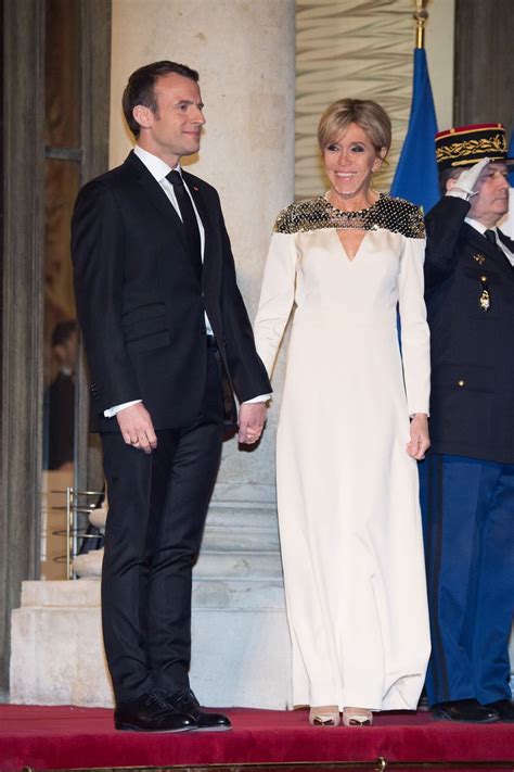 Brigitte Macron's Très Chic Style | French first lady, Fashion, Simple ...