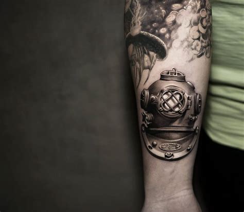 Diving helmet tattoo by Niki Norberg | Photo 27783