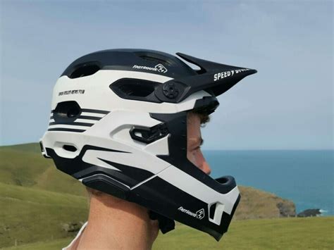 Best Ventilated Full-Face Mountain Bike Helmet - Stay Cool