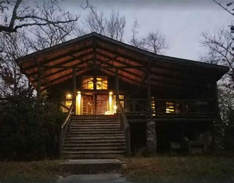 15 Coziest Cabins in Arkansas (Log Cabins, Cottages & More)