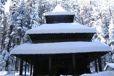 A Traveller’s Guide to Pagoda Shaped Hadimba Devi Temple, Manali ...