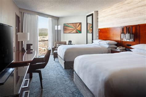 Hotels near ABQ Uptown with Outdoor Pools | Marriott Albuquerque