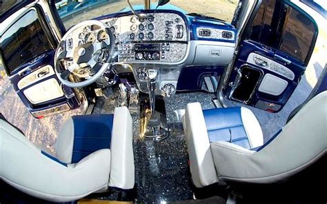 10 Best Custom Big Rig Interiors | The Hog Ring | Big rig trucks, Truck ...