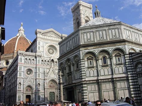 Piazza del Duomo Florence, history, sights and curiosities.