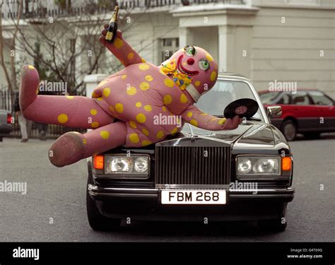 Mr blobby 1993 hi-res stock photography and images - Alamy