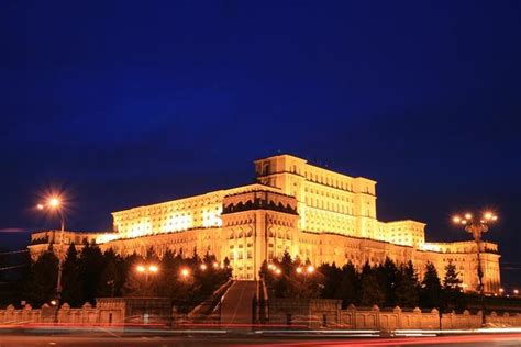 Bucharest City Tour by Night 2023