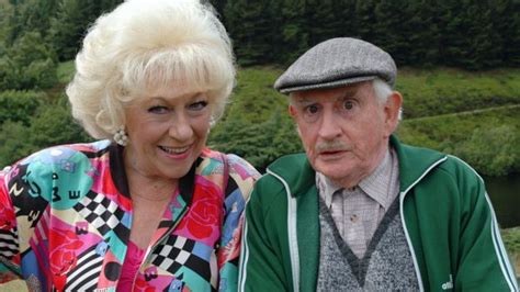 Robert Fyfe: Last of the Summer Wine actor dies at 90 - BBC News