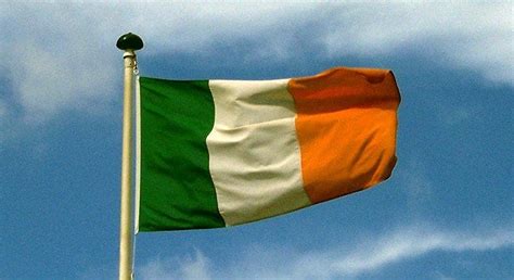 The Irish flag MEANING and the POWERFUL story behind it