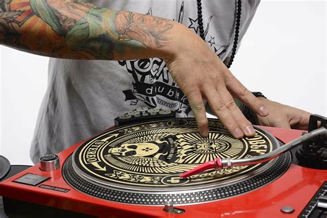 Dj Turntable Scratching | Brokeasshome.com