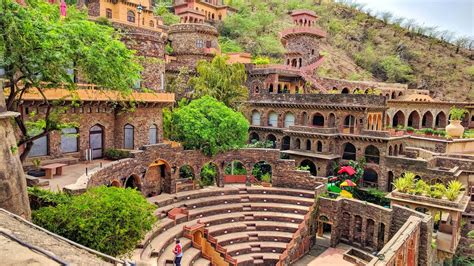 Travel Guide to Neemrana Fort Palace - Timings, Entry Fees, Images