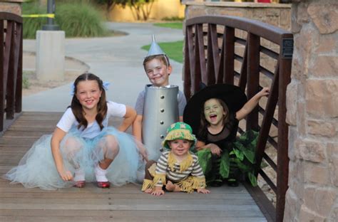 Wizard of Oz DIY Family Halloween Costume | Glutton for Chaos