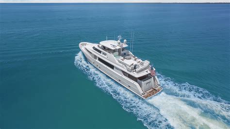 The 10 Do's and Don'ts Of a Luxury Yacht Charter - WI Luxury