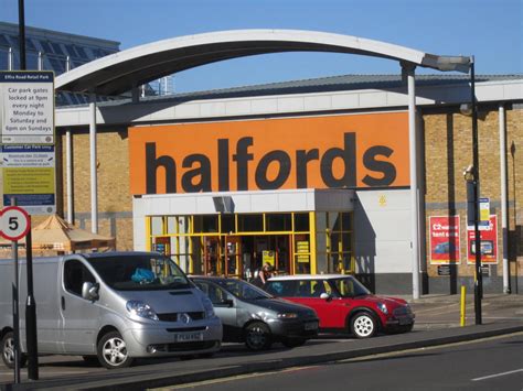 Halfords in London: 1 reviews and 2 photos