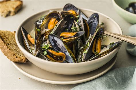 Steamed Mussels in White Wine Recipe