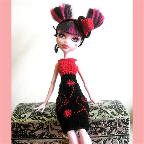 Handmade crocheted clothes for fashion dolls Barbie and Blythe ...