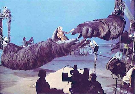 Behind the Scenes Photos of Jessica Lange in Kong’s Animatronic Hand ...