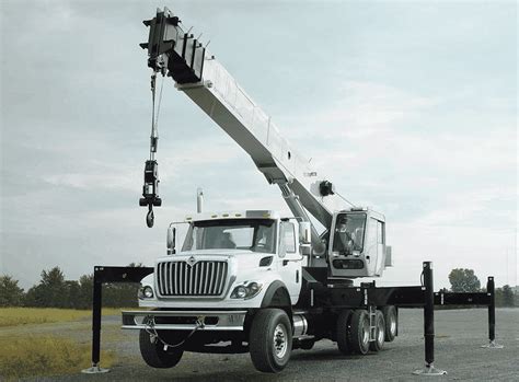 Understanding the Main Components of a Hydraulic Truck Crane