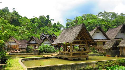 rumah adat kampung naga tasikmalaya - Trevor Hughes