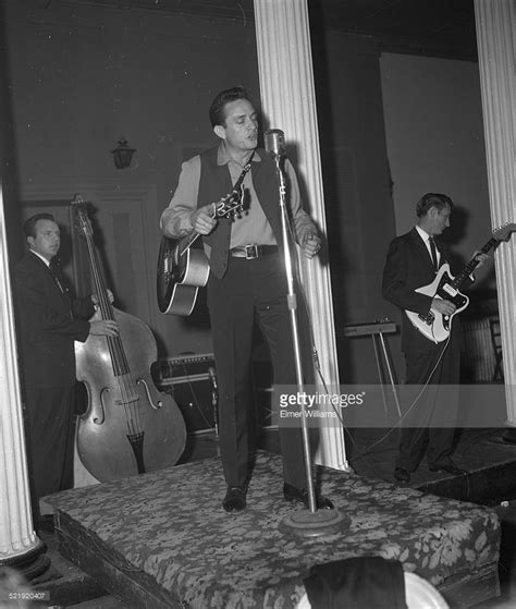 Johnny Cash and the Tennessee Two (Marshall Grant, left, and Luther ...