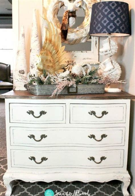 15 Easy Tricks to Give Your Furniture That Gorgeous Distressed Look ...