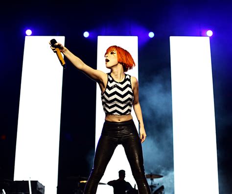 Paramore Lead Singer Hayley Williams Talks Twitter and TV