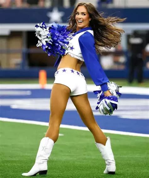 15 Hottest Cheerleaders In NFL For 2023 | Fabbon