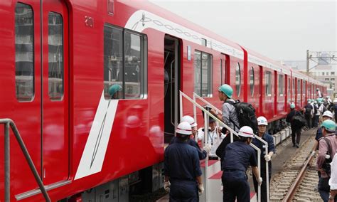 Tokyo Metro unveils new 2000 series Marunouchi Line trains