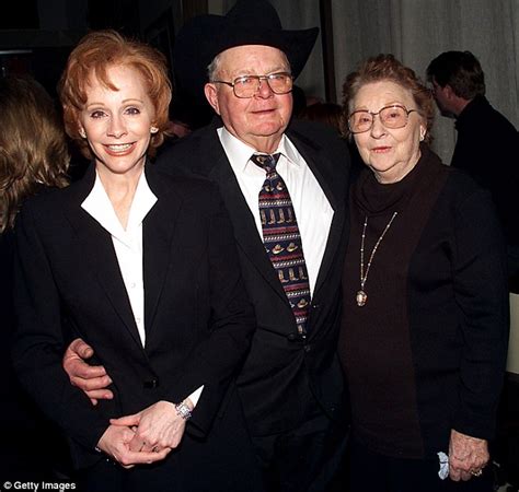 Reba McEntire's father dies age of 86 | Daily Mail Online