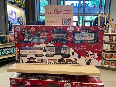 PHOTOS: 2021 Christmas Train Set Arrives at Disneyland Resort - WDW ...