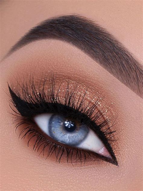 Soft glam makeup ideas : Soft bronze eyelook