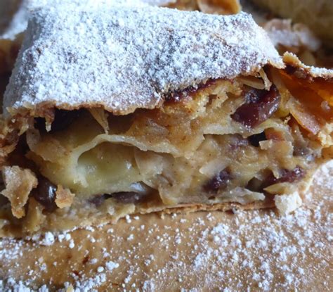 Apfelstrudel With Vanilla Sauce Recipe - Ester kocht