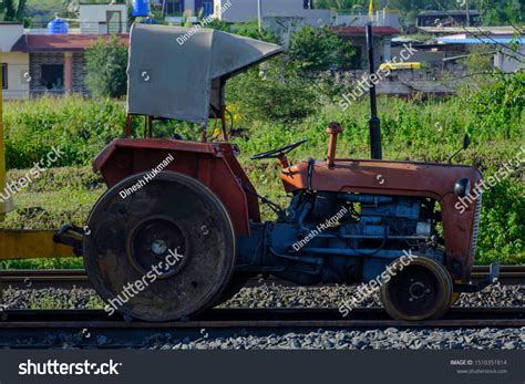 7 Modified tractor trolley Images, Stock Photos & Vectors | Shutterstock