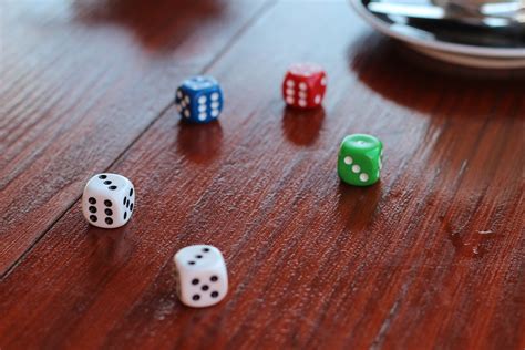 7 Fun Dice Games to Play with Friends and Family - Paldrop.com