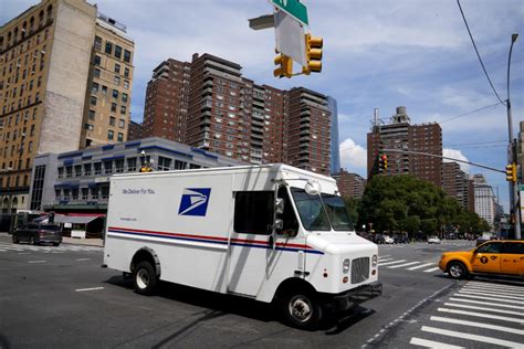 How many usps truck s in america - teachvol