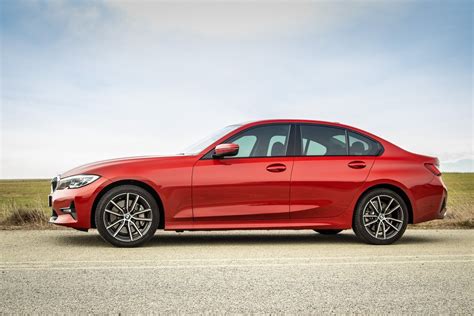 BMW 330i Sport Line (2019) Review - Cars.co.za