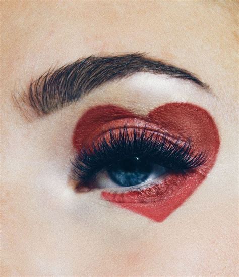 2020 的 15 Cute and simple creative eye makeup reference picture ...