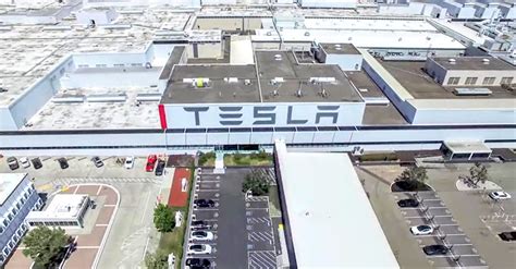 Mini Walk-through of Tesla Fremont Factory with Musk and Youtuber MKBHD ...