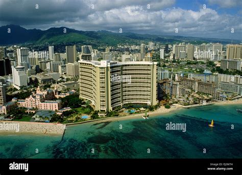 SHERATON HOTEL on WAIKIKI BEACH - OAHU, HAWAII Stock Photo - Alamy