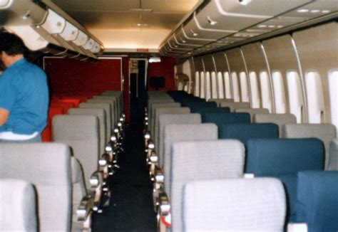 TWA 747 cabin | Airline interiors, Aircraft interiors, Twa