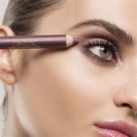 Estée Lauder Official Site | Plum eyeliner, Eye makeup tips, Hazel eyes