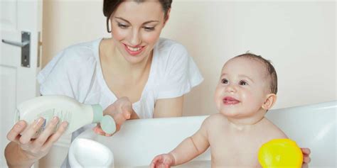 Bathing A Newborn: Guide To All Baby Bath Types - Baby Bath Moments