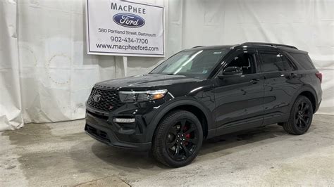 2022 Black Ford Explorer Platinum