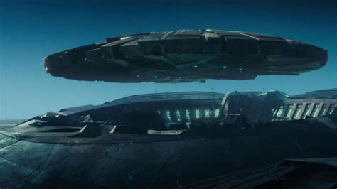 Queen's ship | Concept ships, Independence day alien, Sci fi concept art