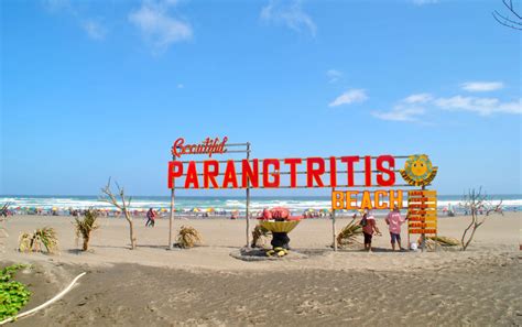 Pantai Parangtritis Bantul - Badan Otorita Borobudur