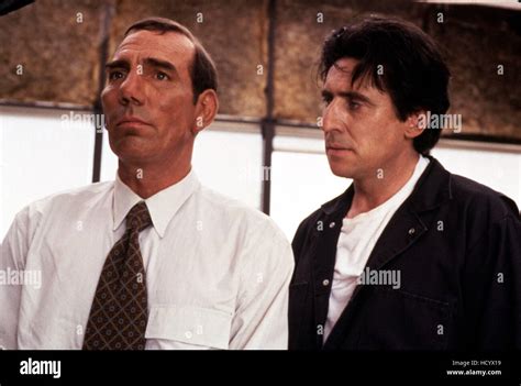 THE USUAL SUSPECTS, Pete Postlethwaite, Gabriel Byrne, 1995 Stock Photo ...