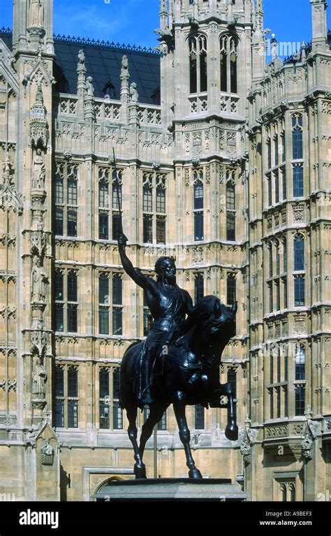 Richard I statue Old Palace Yard Houses of Parliament London England ...