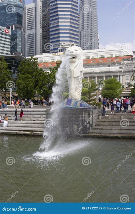 Merlion Fountain - Singapore Skyline Editorial Photography - Image of ...